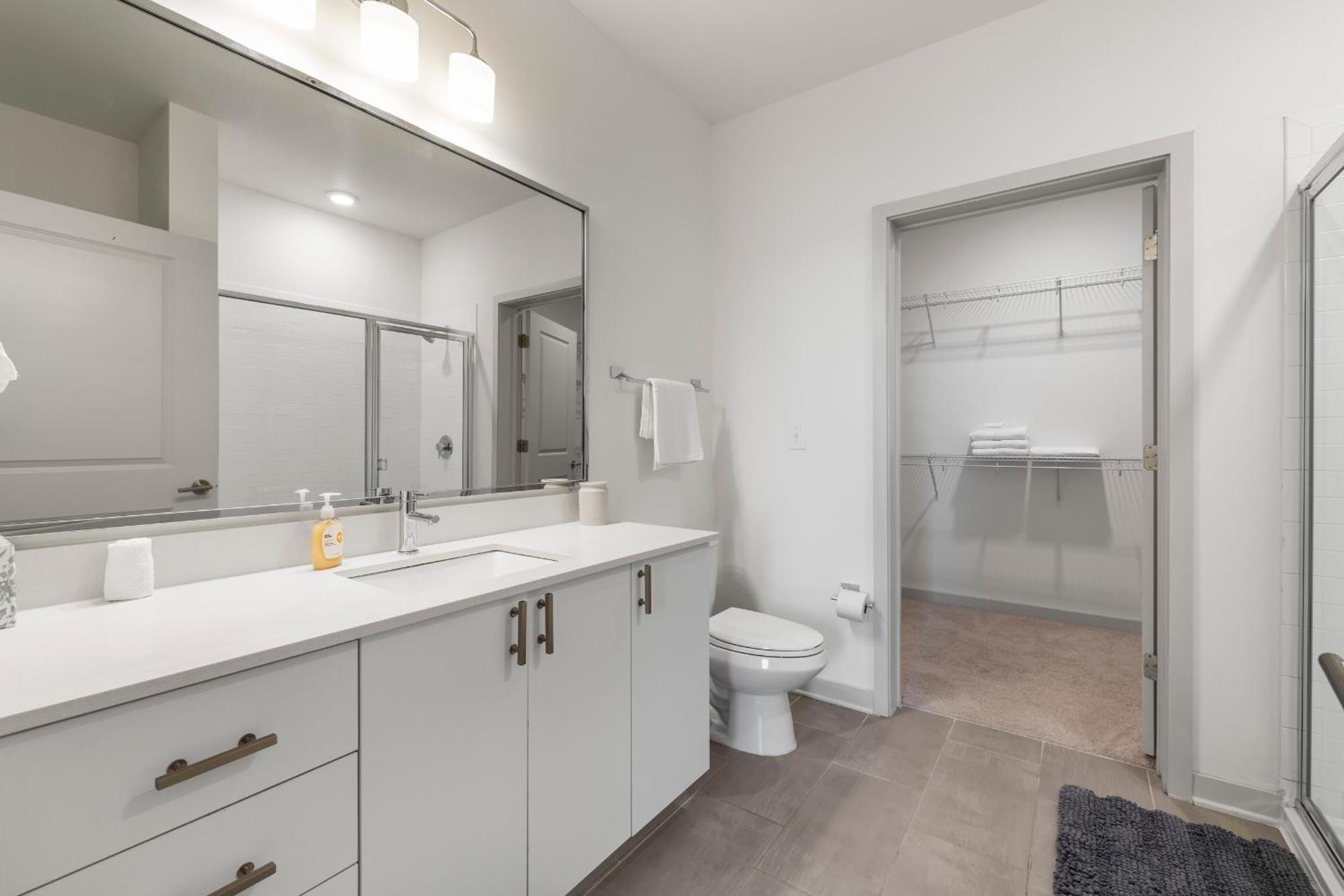 Modern Nulu 2br Cozysuites 07 Louisville